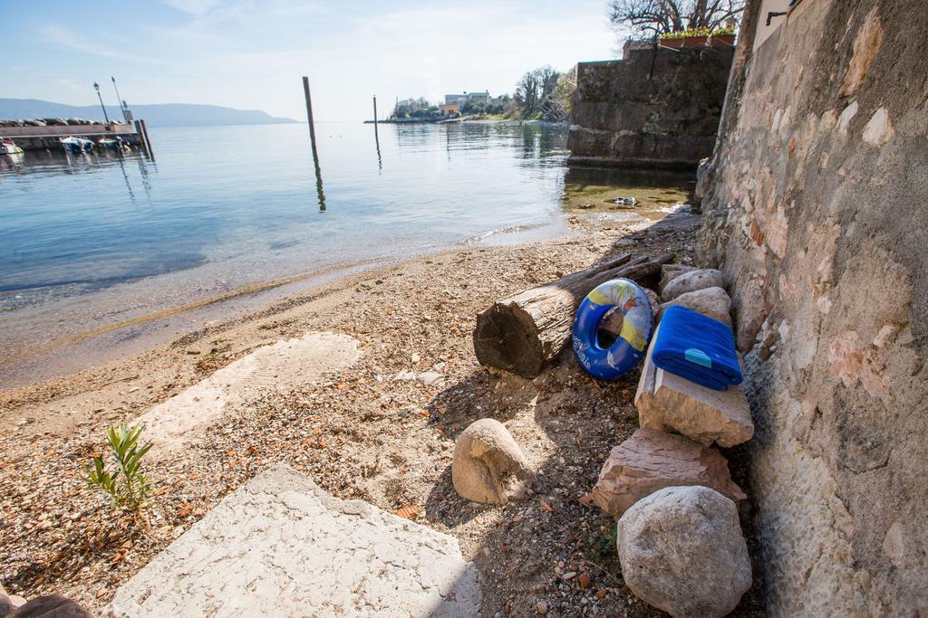 Il Batti Apartment Water Front And Private Beach Toscolano-Maderno Kültér fotó